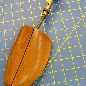 Adjustable Cedar Wood 1 Shoe Trees